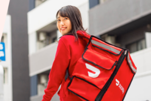 delivery person | Image credit: doordash.com